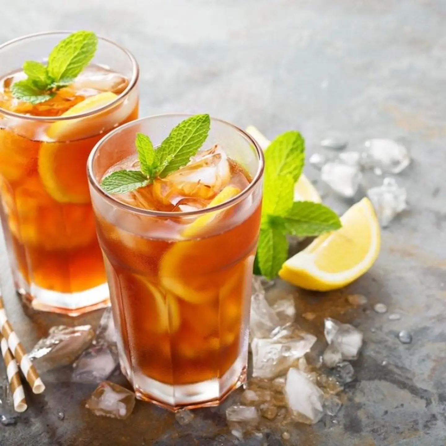 Iced Peach Tea With Lemon