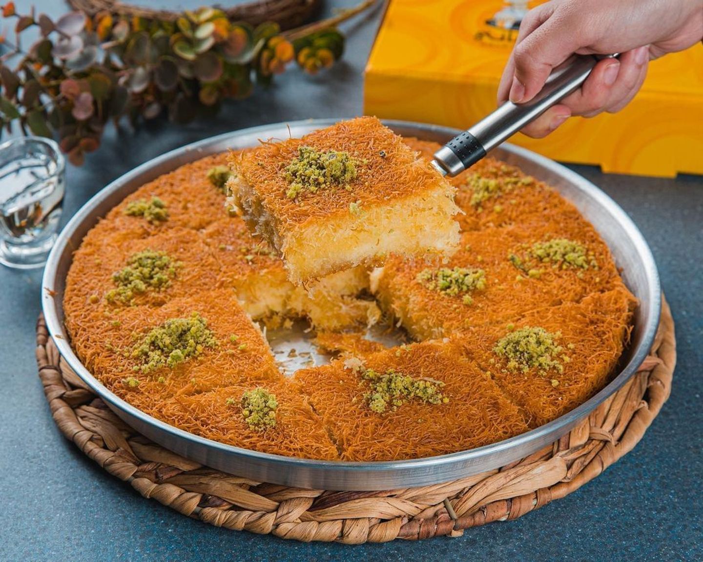بين نارين الكنفاني قشطة - كبير
