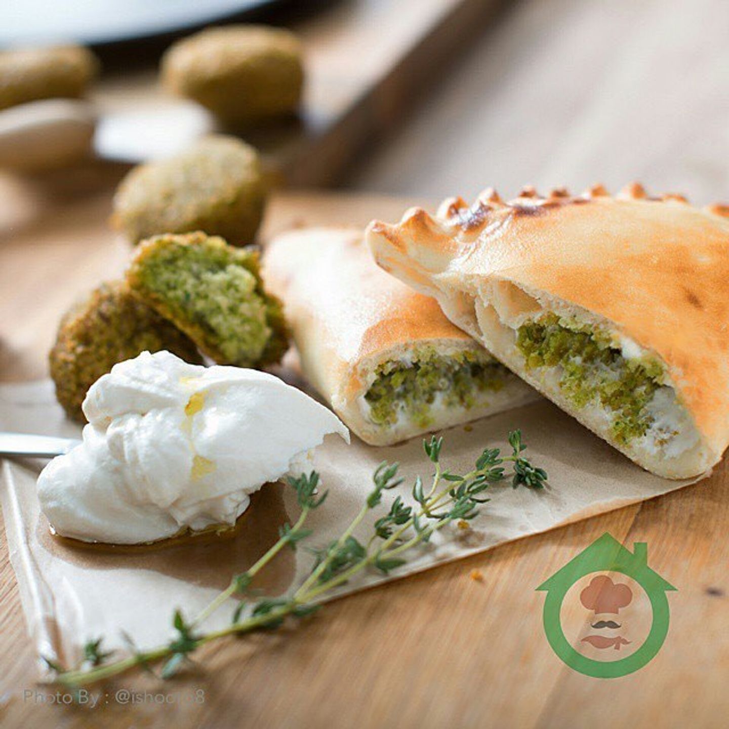 فطيرة لبنة  بالفلافل