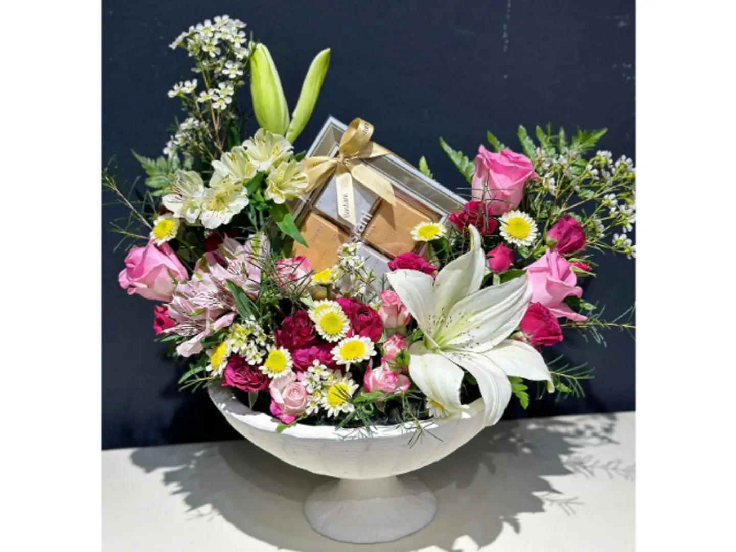 Beauty Vase With Bostani Sweets