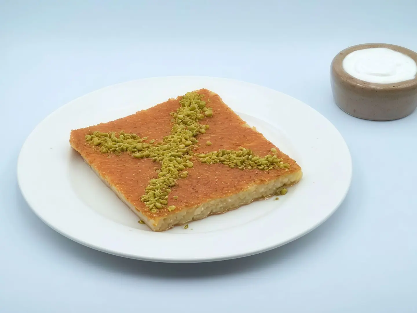 بسبوسة مع القشطة