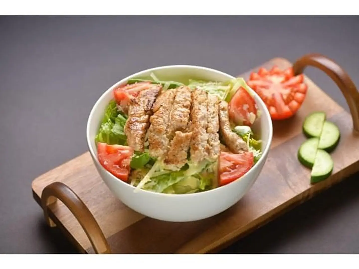 سلطة سيزر الدجاج