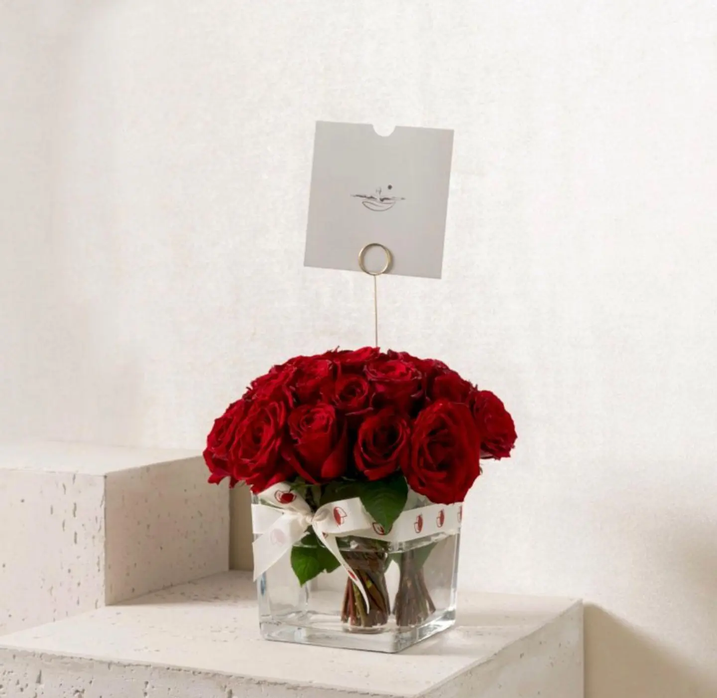 فازه ورد الجوري الأحمر