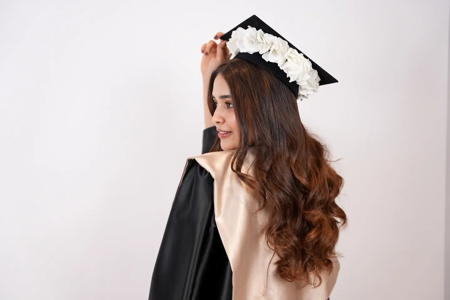 قبعة تخرج هايدرنجا صناعي