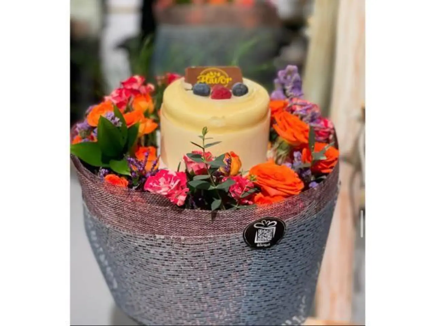Bouquet With Cake