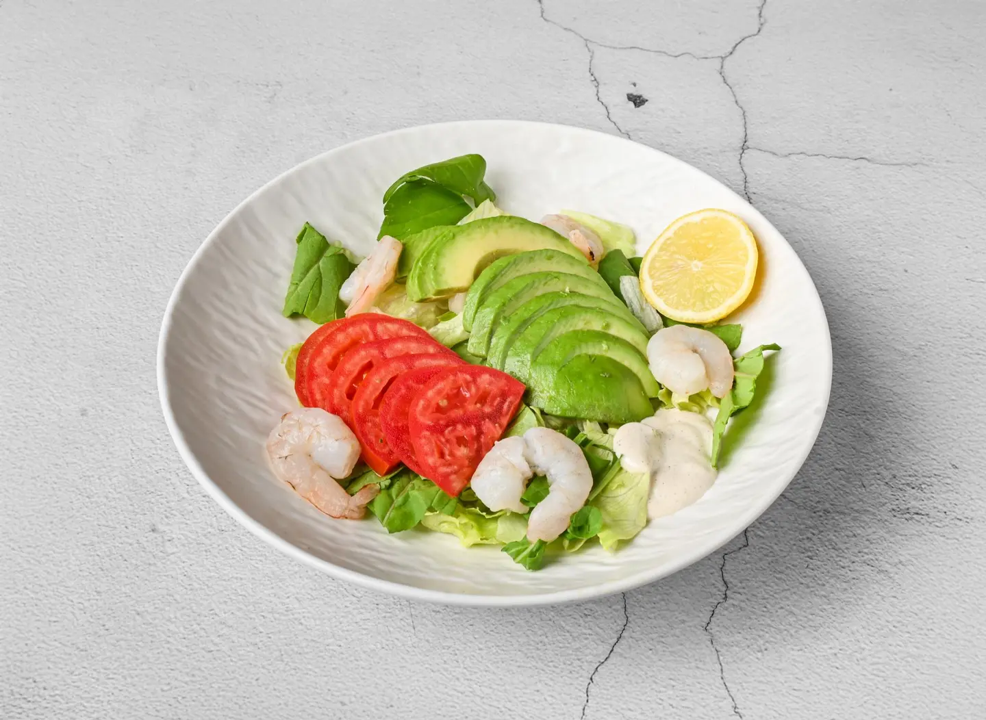 سلطة جمبري و الافوكادو