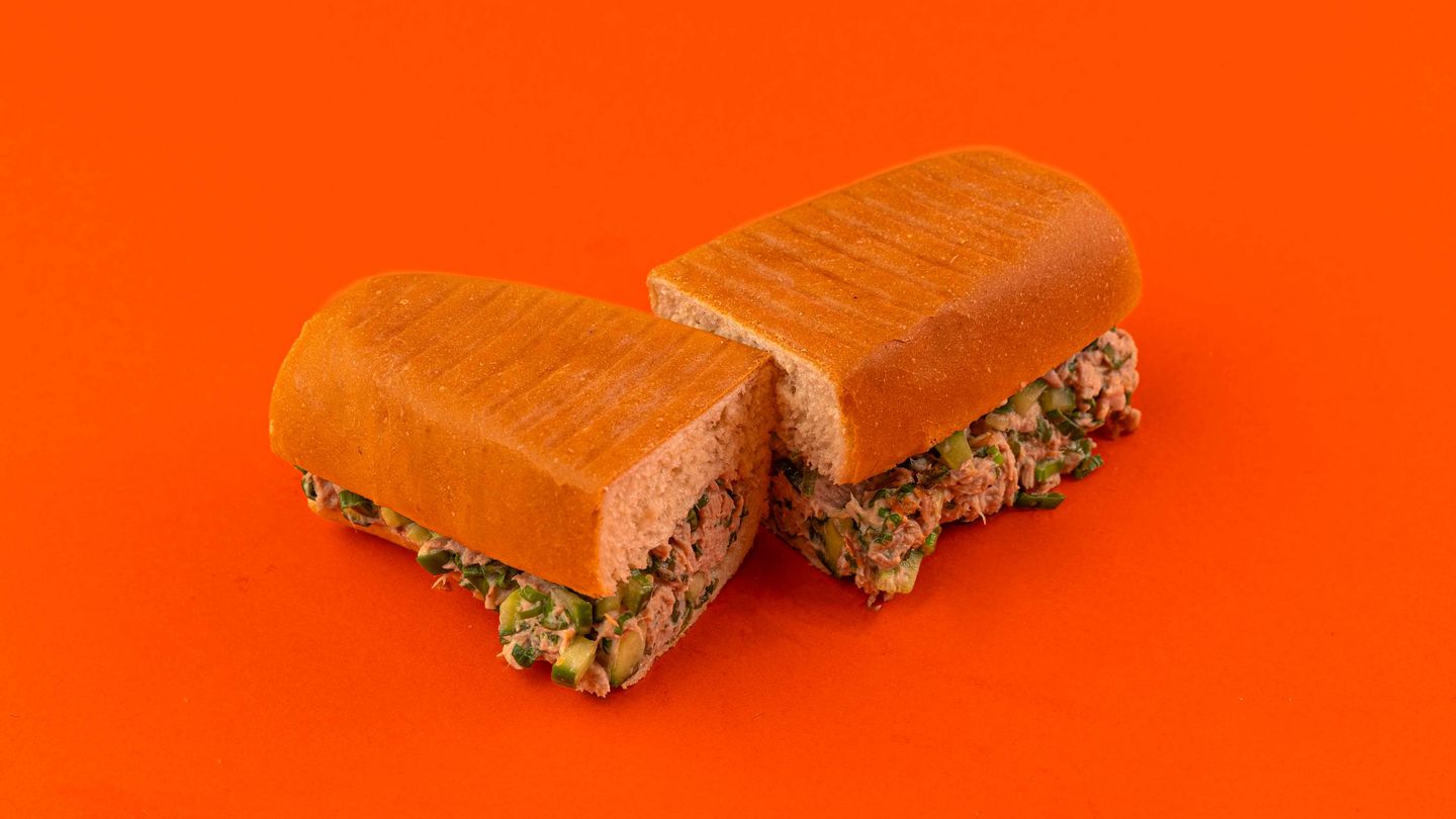 تونة نص خبزة