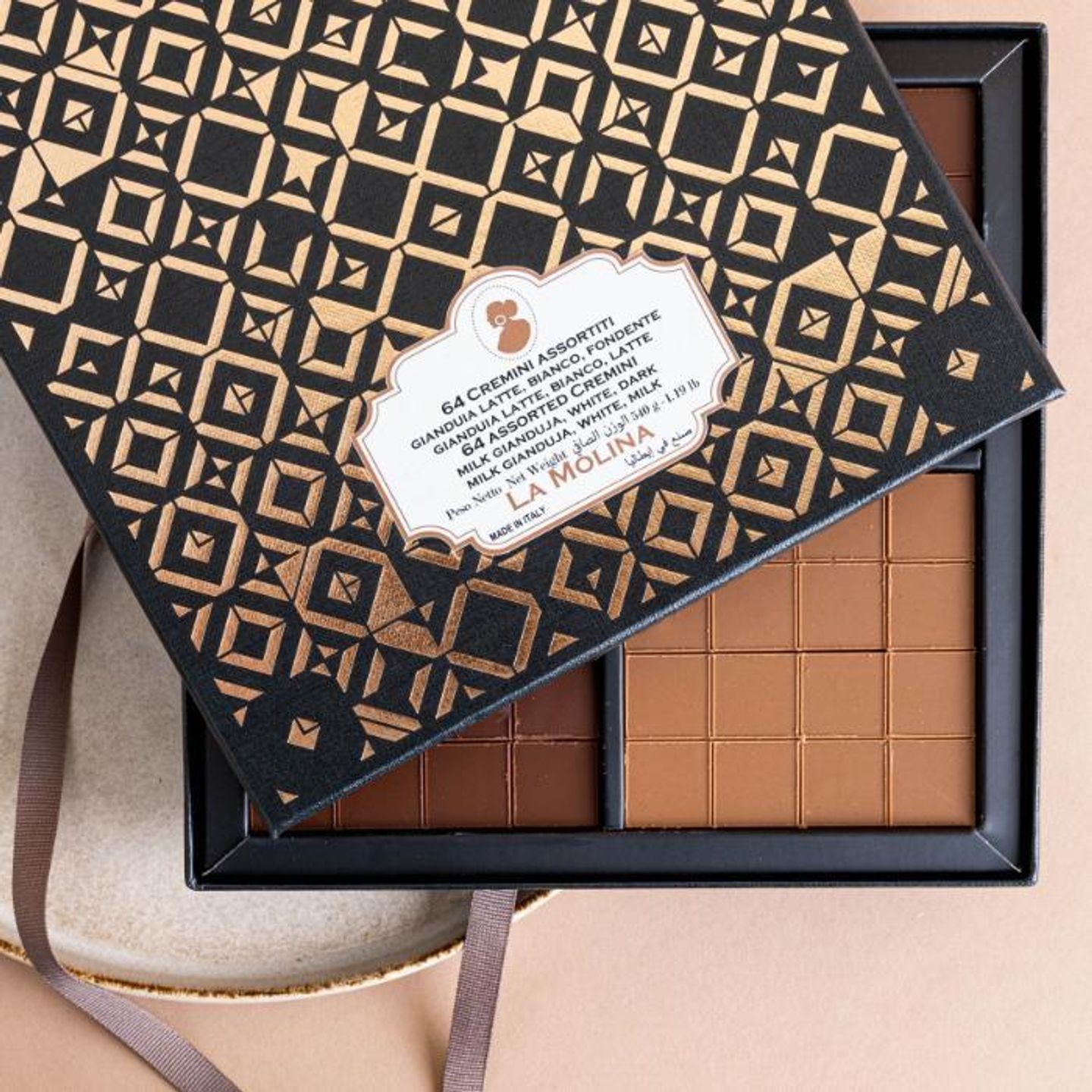 64 Assorted Cremini Box 540 G
