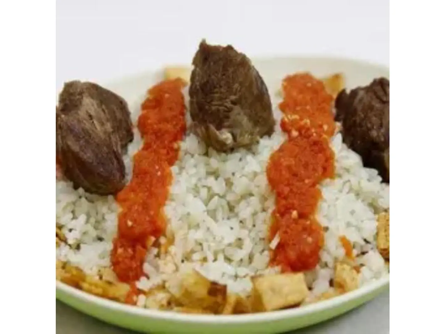 فتة لحمة محمرة