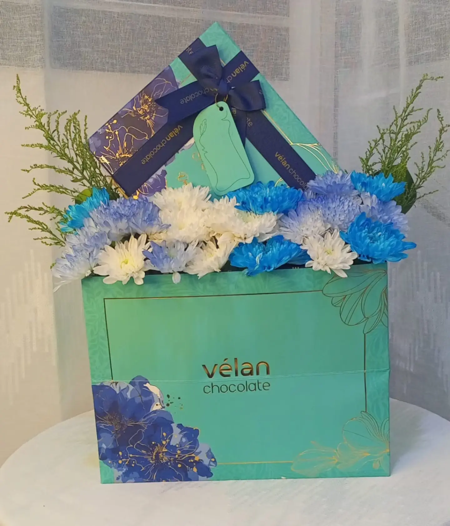 شوكلت بتنسيق ورد الكريز