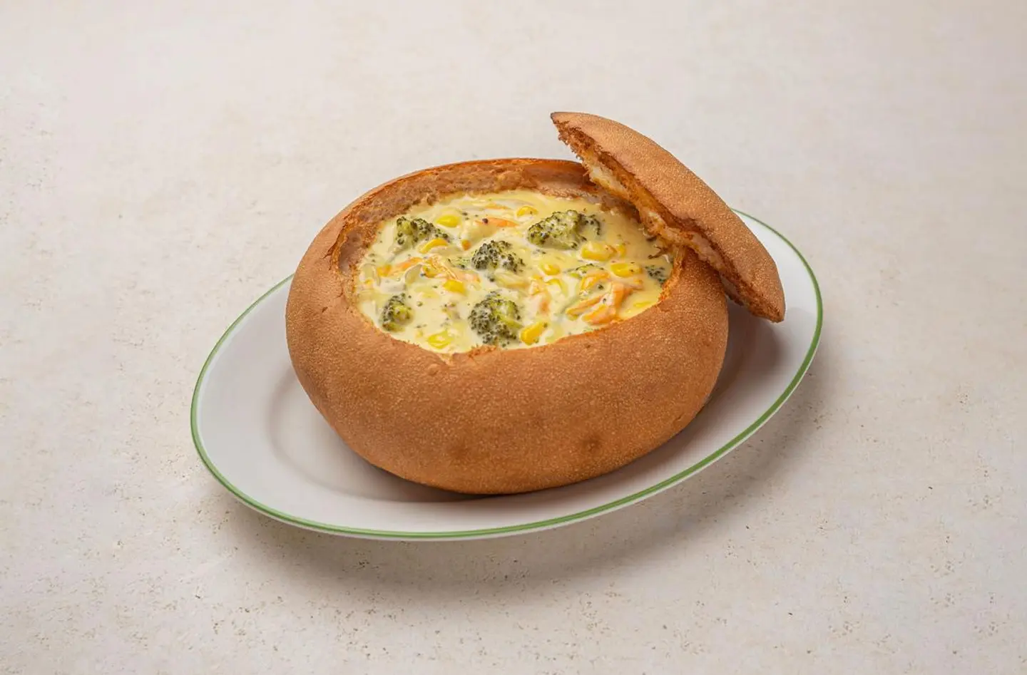 حساء البروكلي - وعاء الخبز