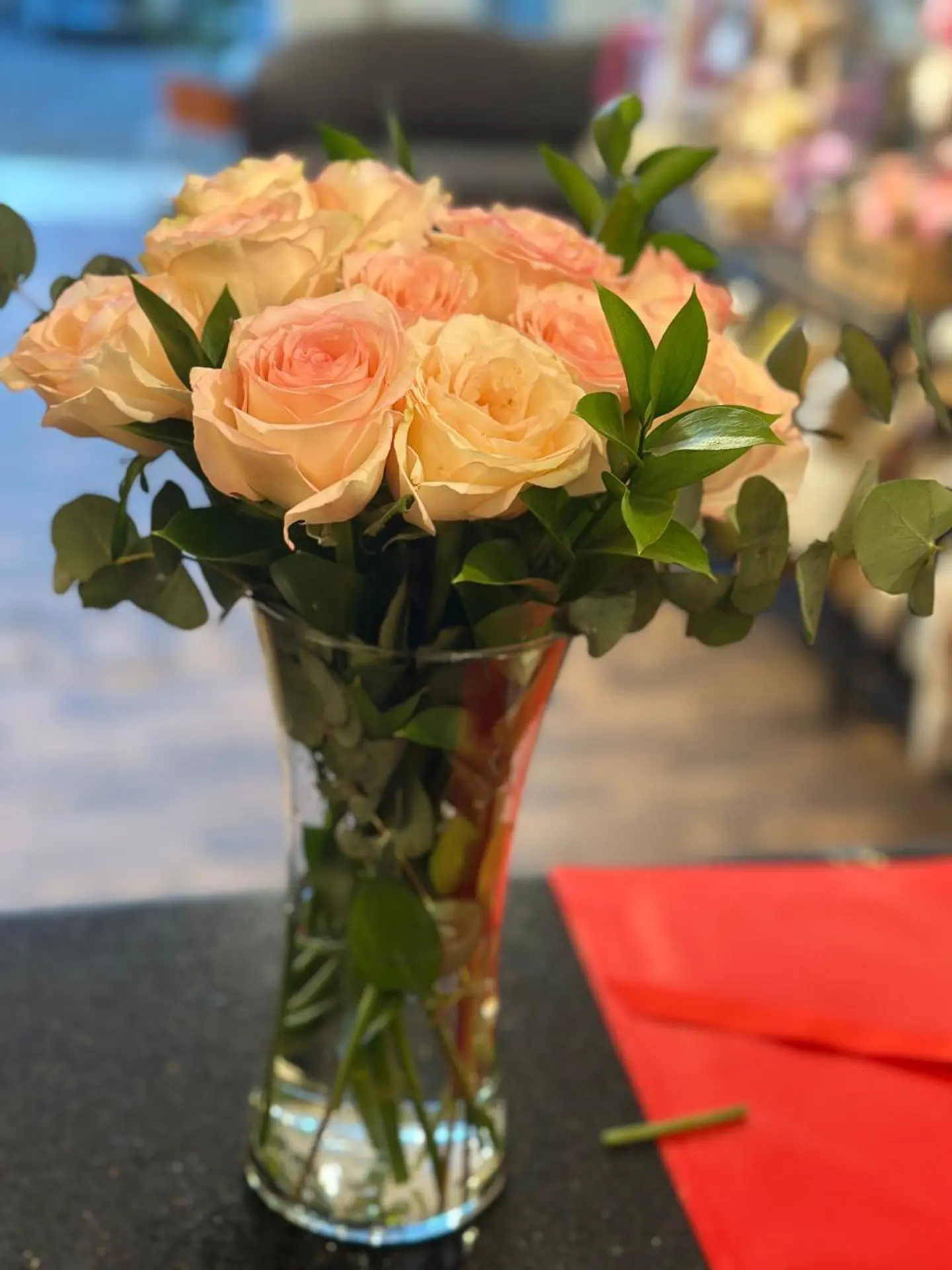 15 Lite Pink Roses Clup Toss With Vase