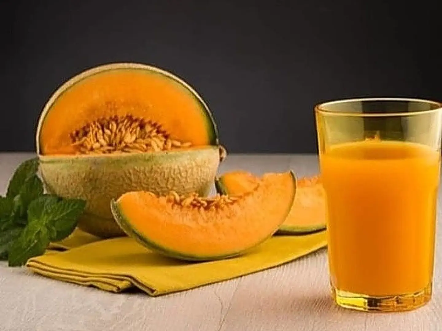 عصير شمام طازج وسط
