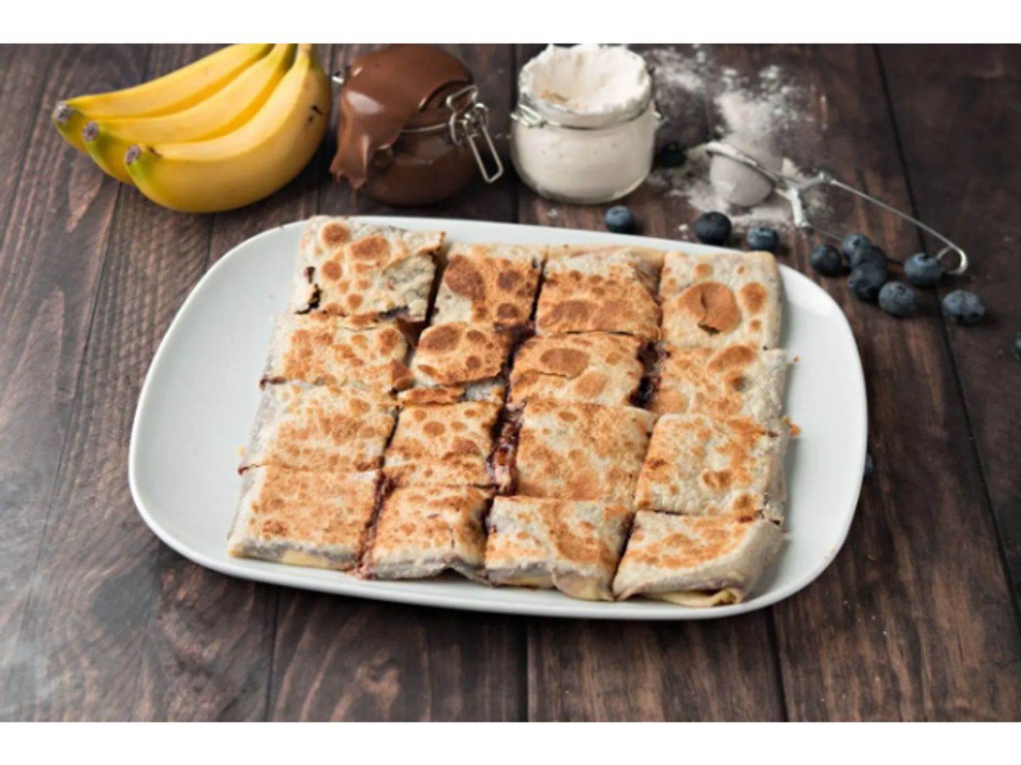 مطبق شكلاتة مع قطع موز