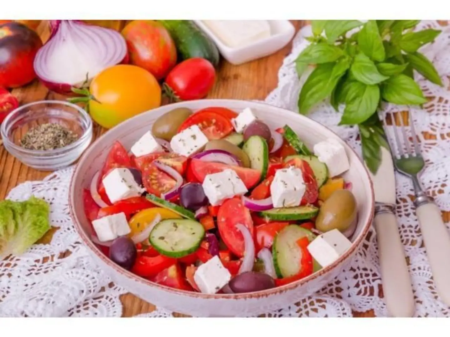 طبق جبنه طماطم بزيت زيتون