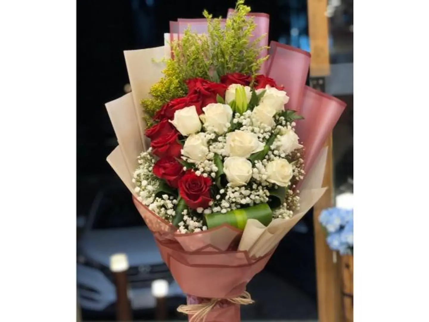 White Red Base Bouquet
