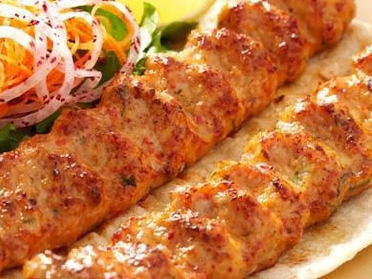 وجبة مشكل كباب لحم دجاج