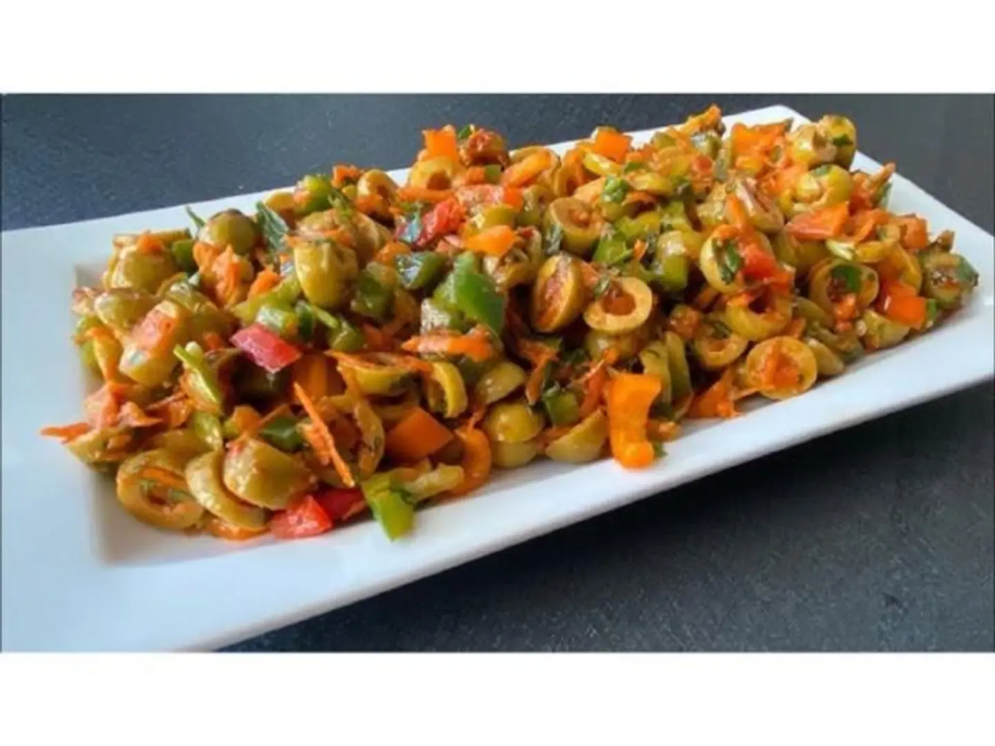 سلطة خضار حارة بزيت الزيتون