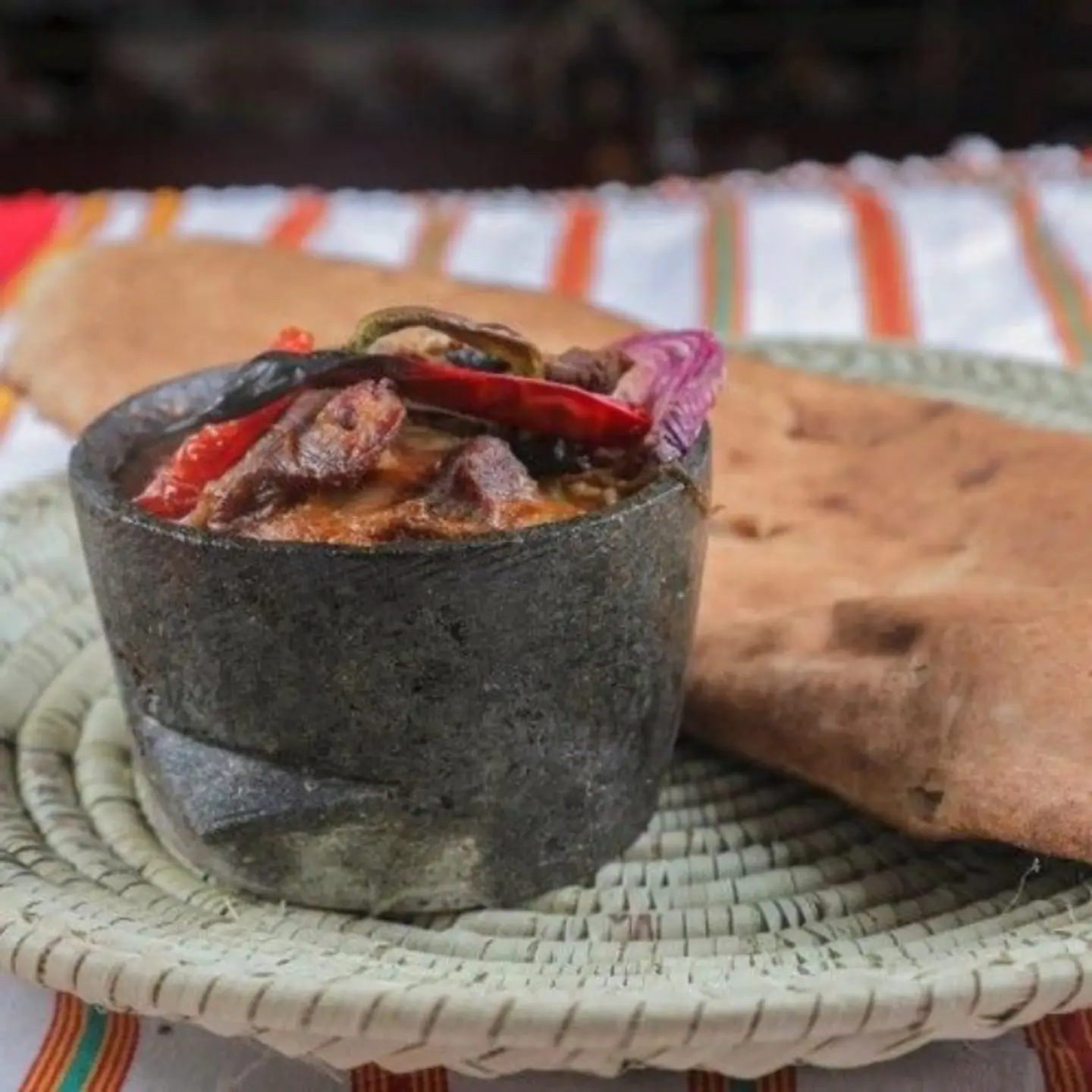 مغش دجاج مع خبز التنور