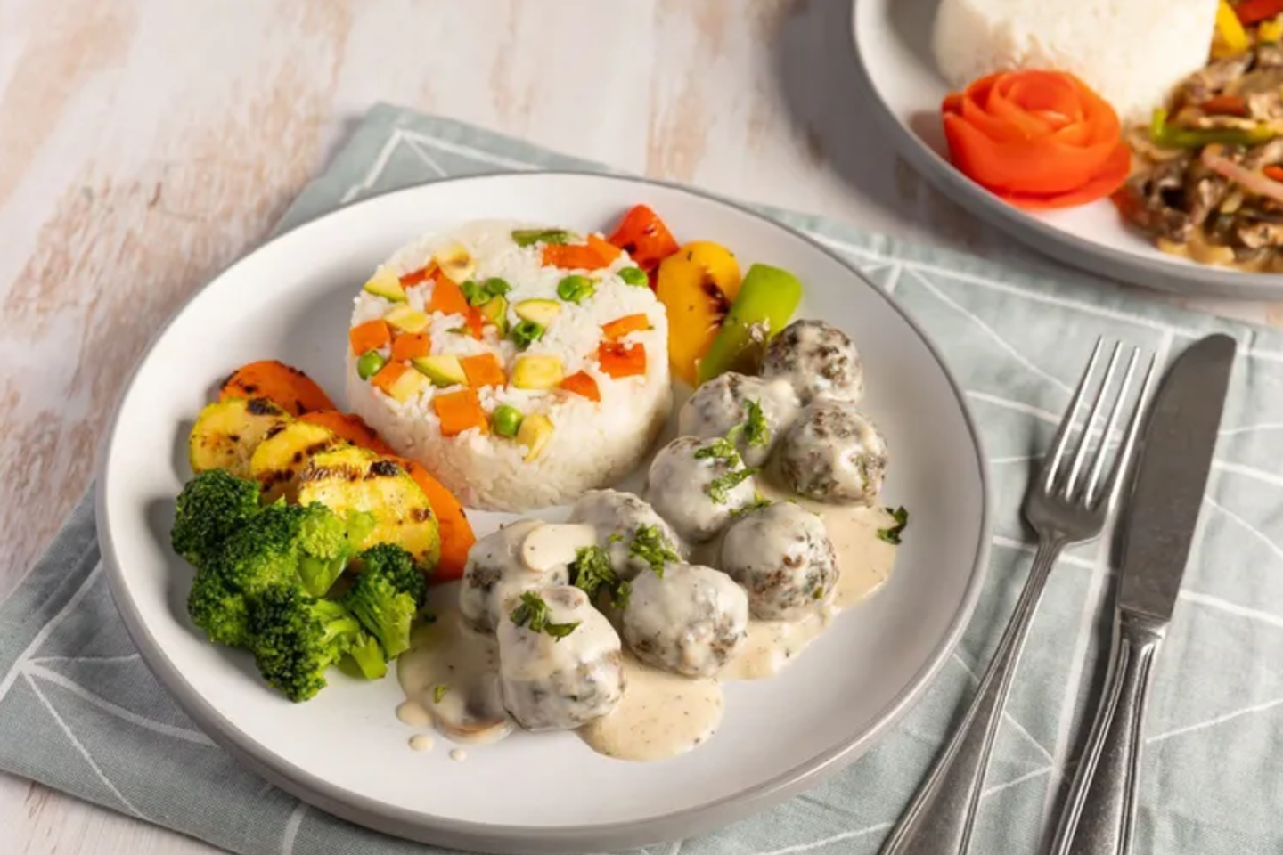 Herbal Chicken Balls With Mushroom Sauce