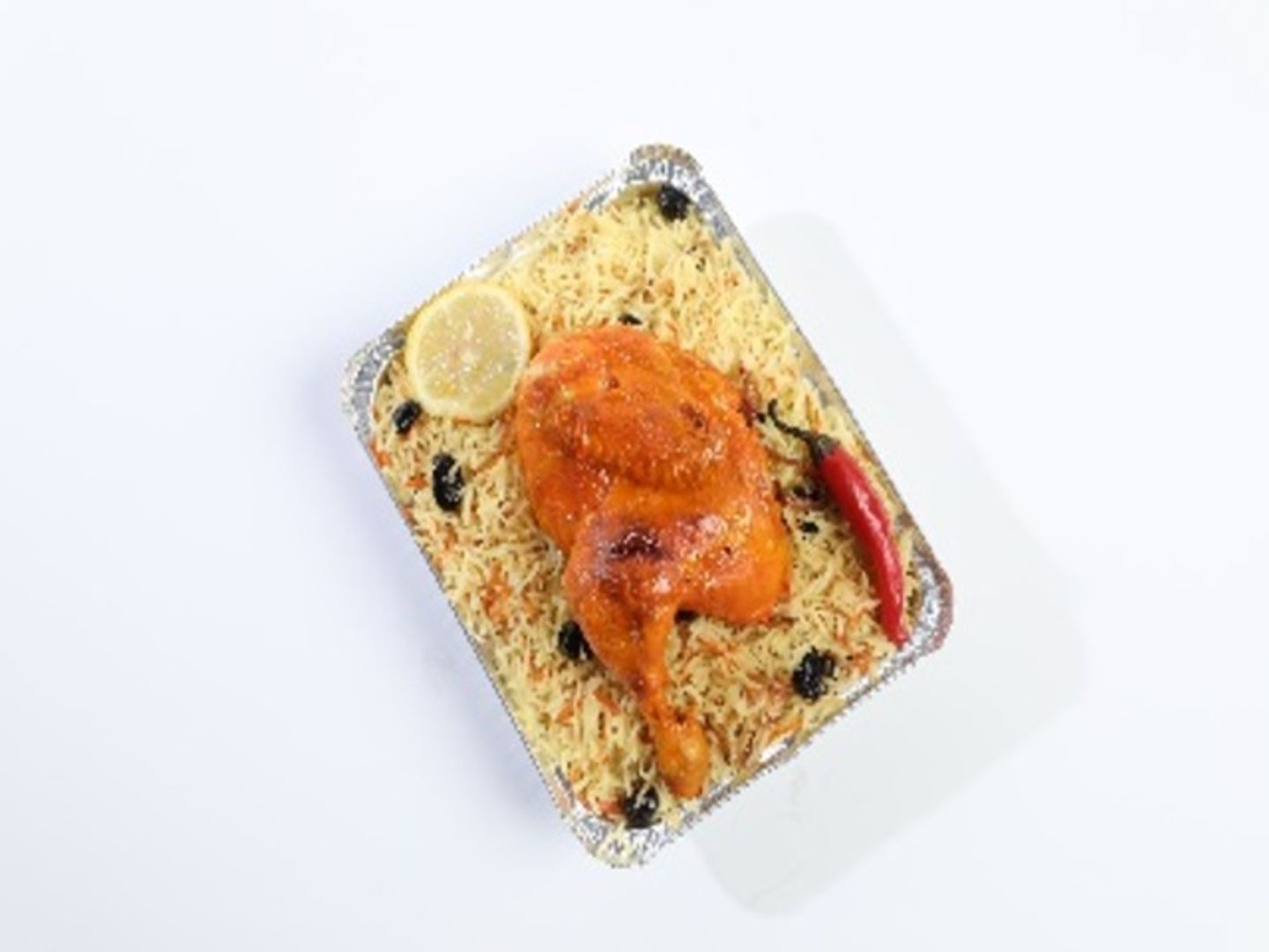 نص دجاج محمر مع رز بخاري