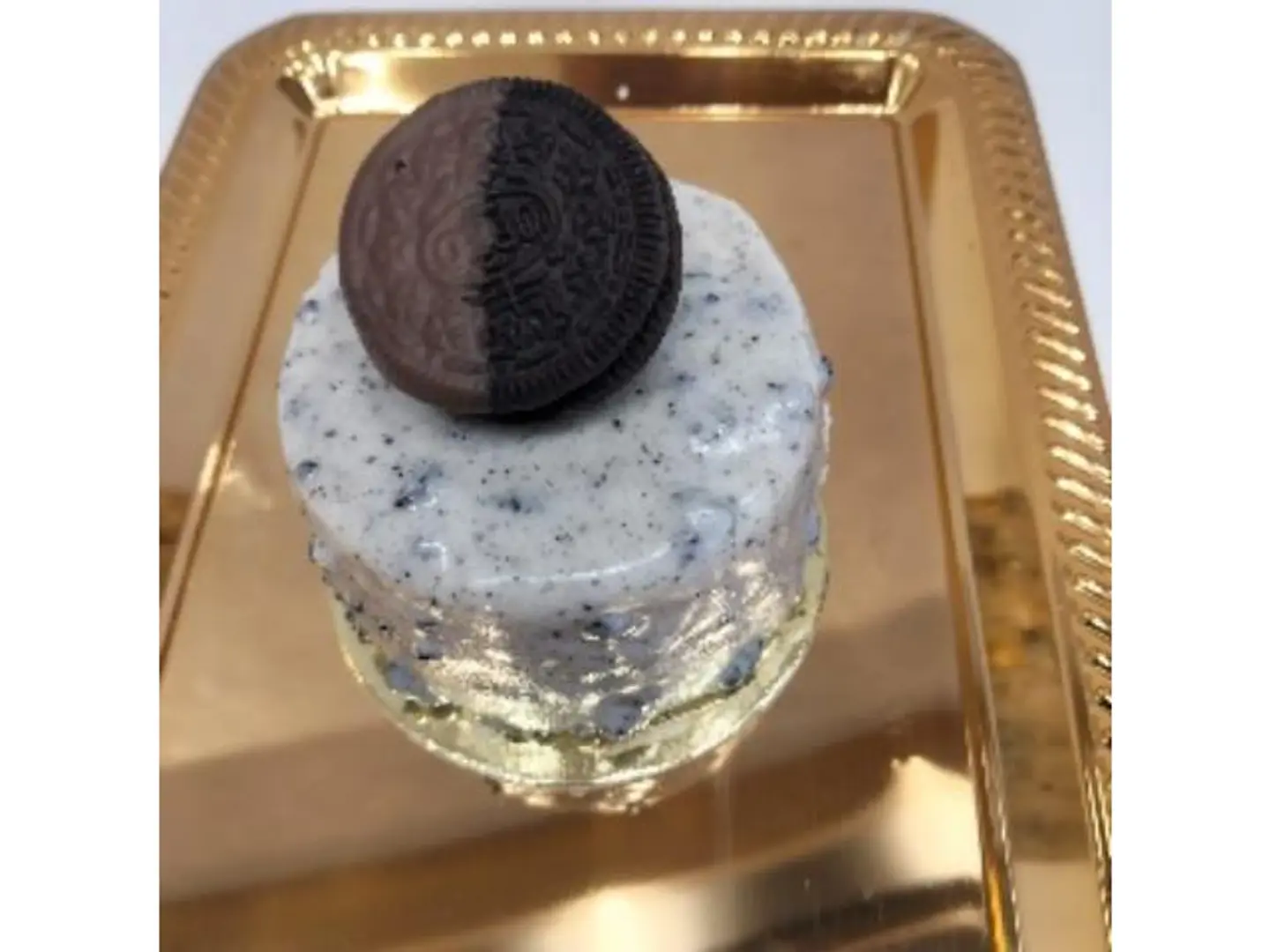 Creamy Oreo Cake Slice
