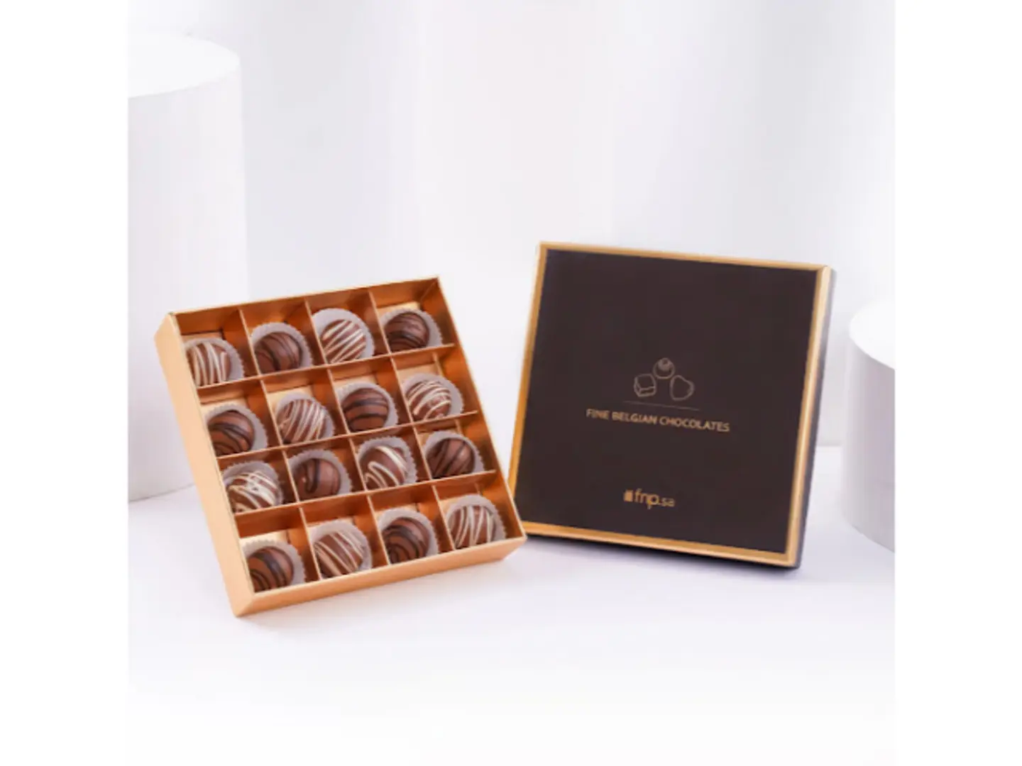 صندوق هدايا فاخر من شوكولاتة الحليب والبندق - لأعياد الميلاد والذكرى السنوية