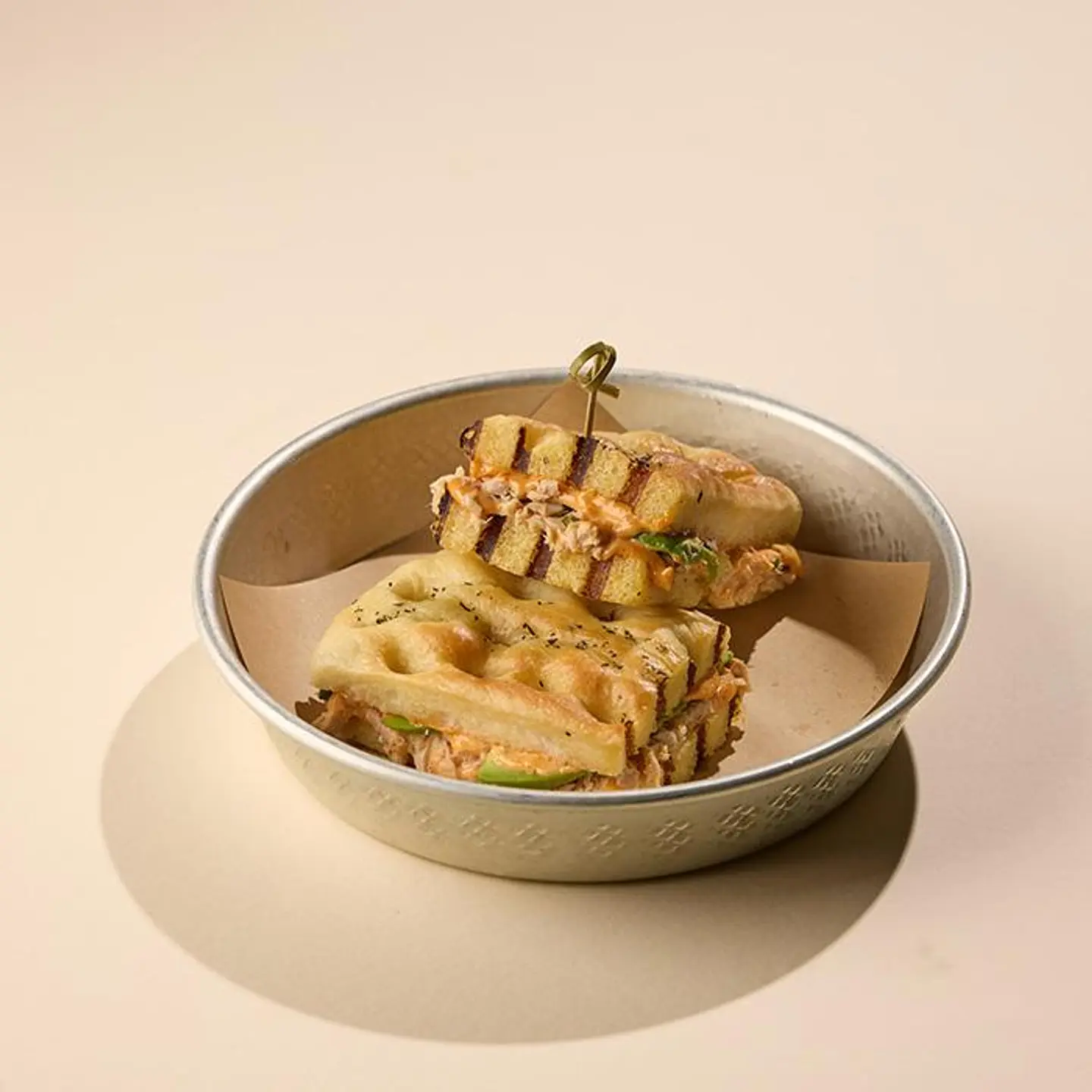 تونا حارة وافوكادو