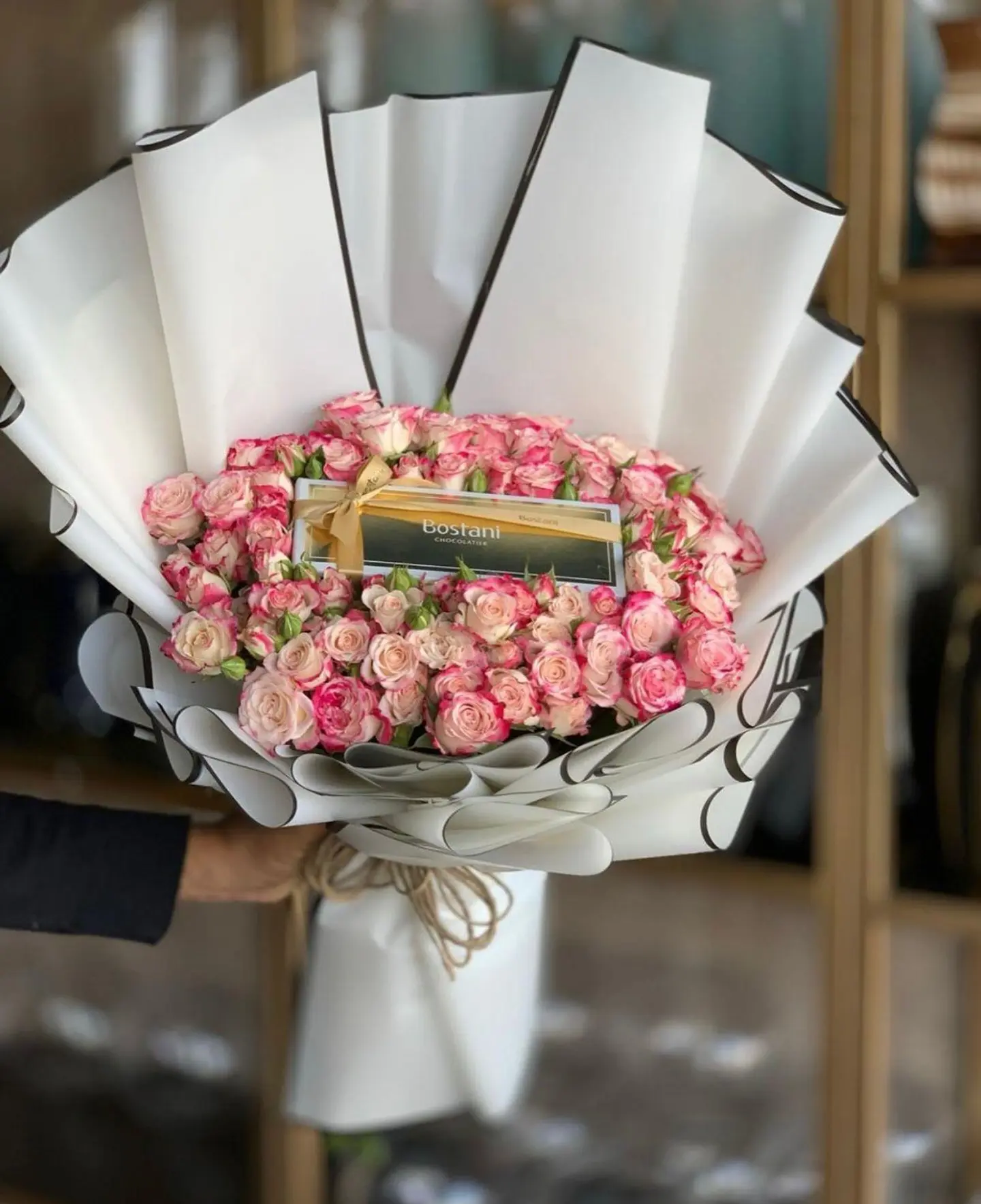 بوكيه ورد سبيشل مع الحلا من بستاني