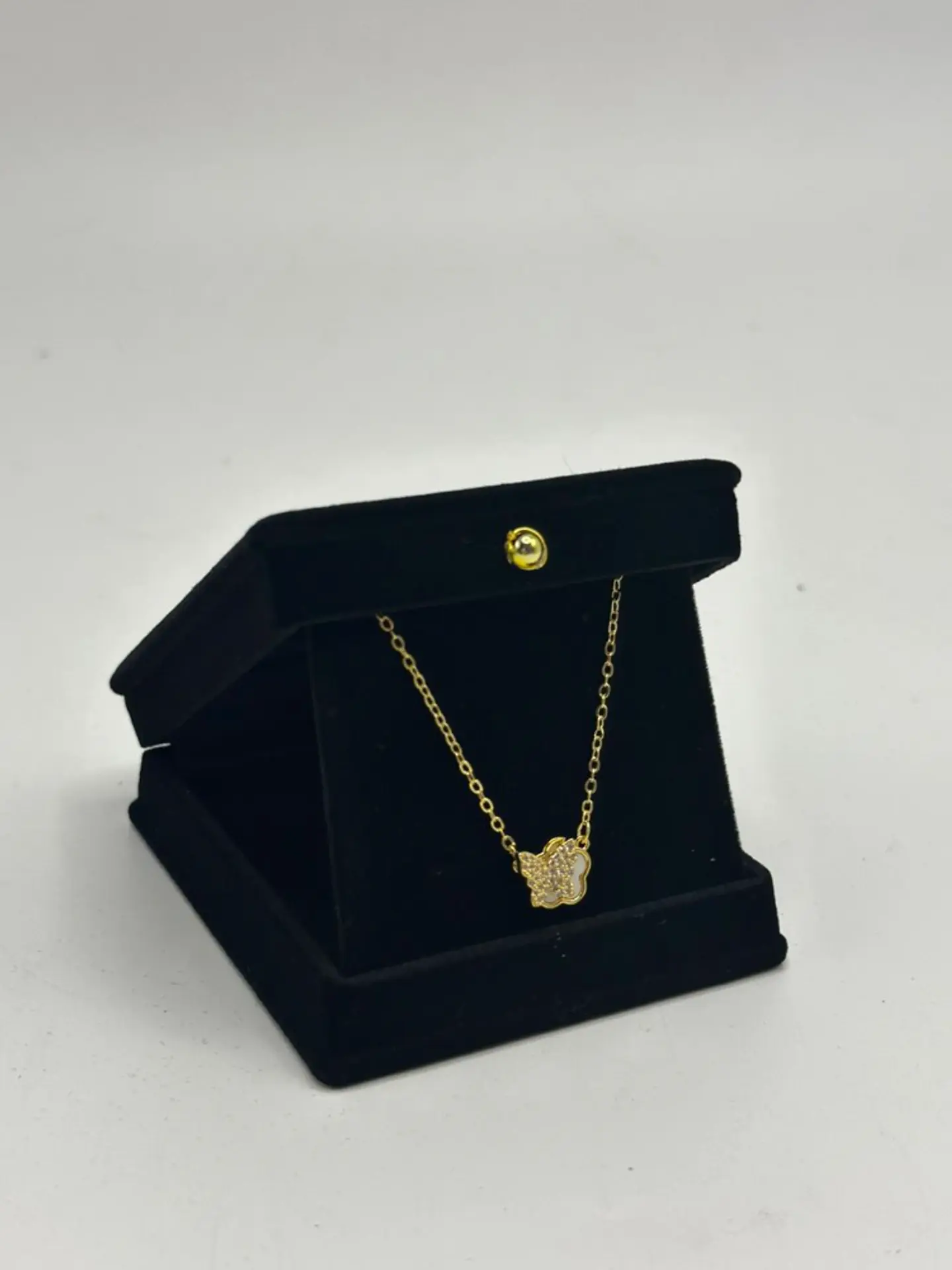 Necklace Gold With White