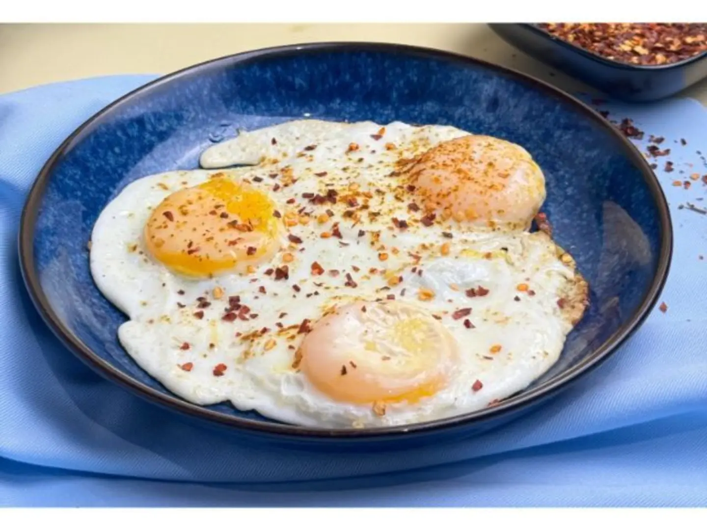 طبق بيض عيون