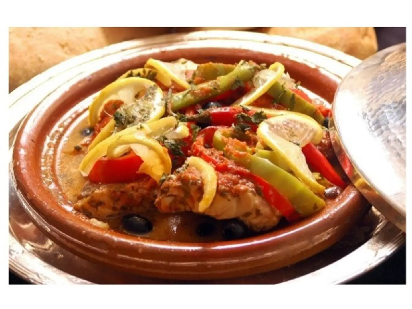 طاجن سمك مع الصوص الحار