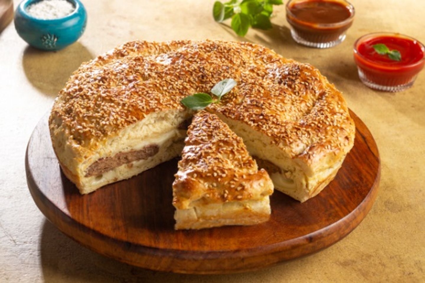 فطيرة برجر بالجبن