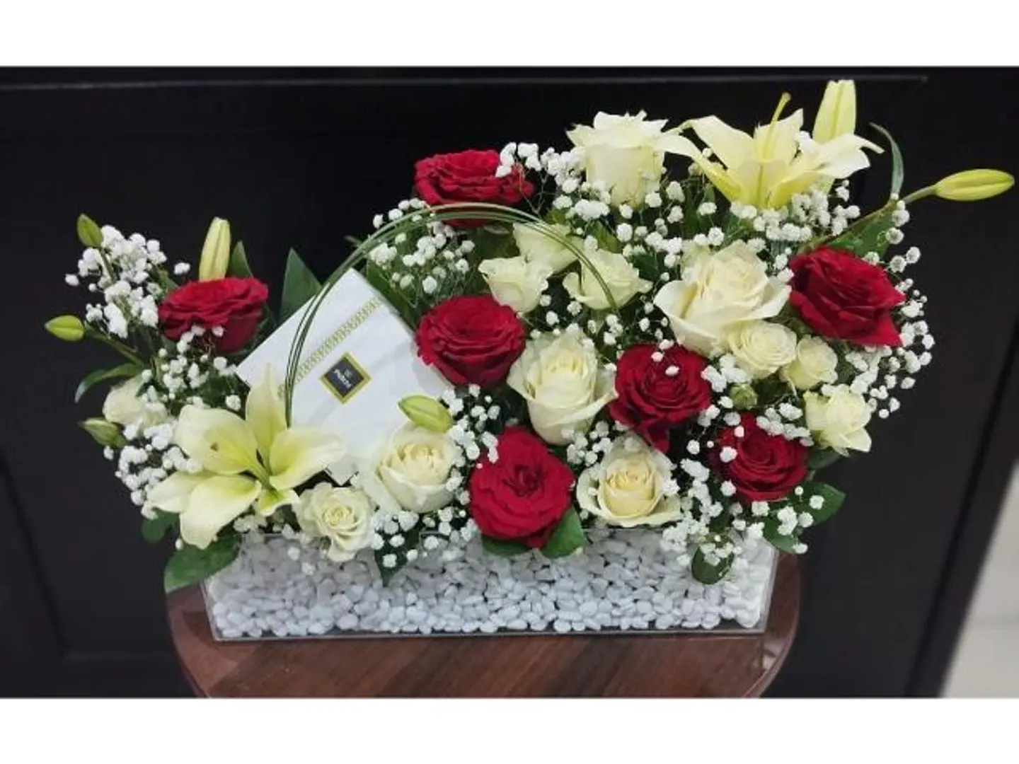 شوكولاته باتشي مع تشكيله ورد انيقه