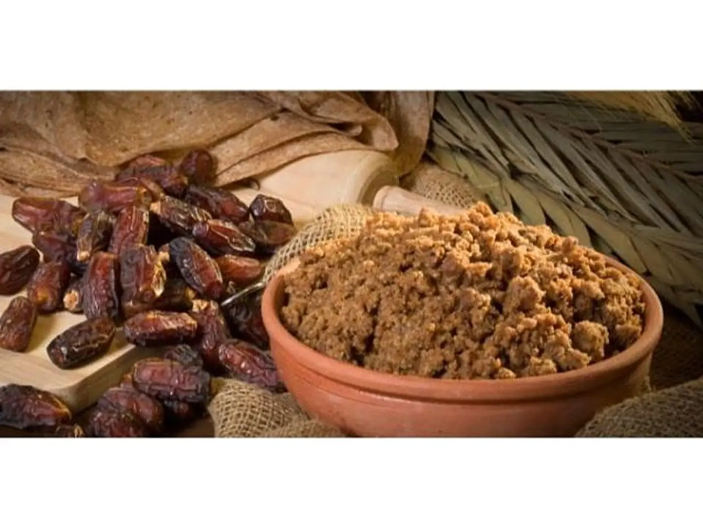 فتة تمر مع عسل وقشطة