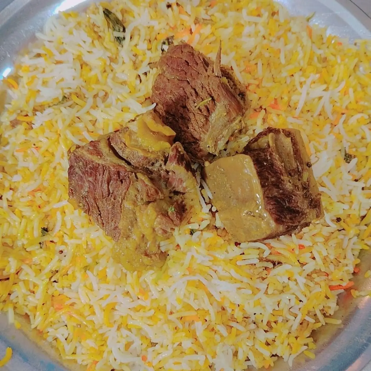 لحم مع رز برياني كبير