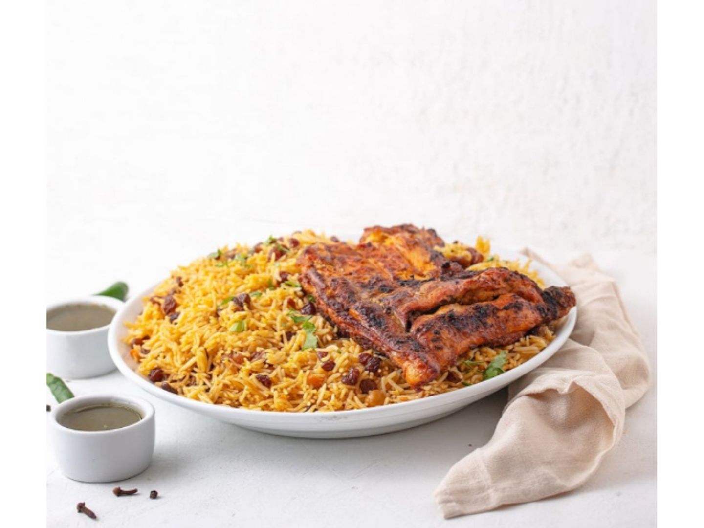 نص حبة على الفحم مع رز