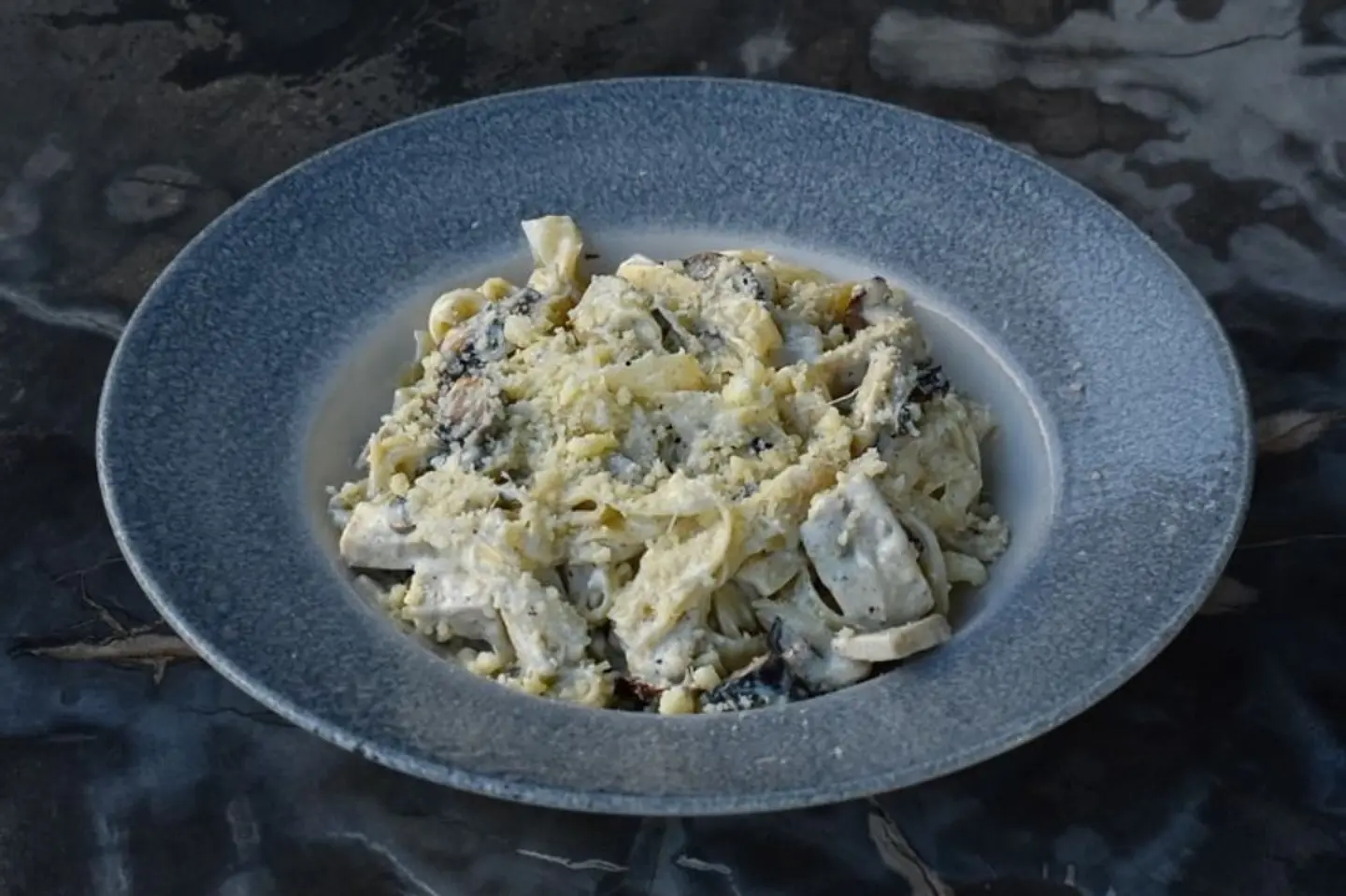 Linguine Alfredo Con Polo