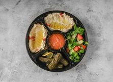 صحن مقبلات صغير