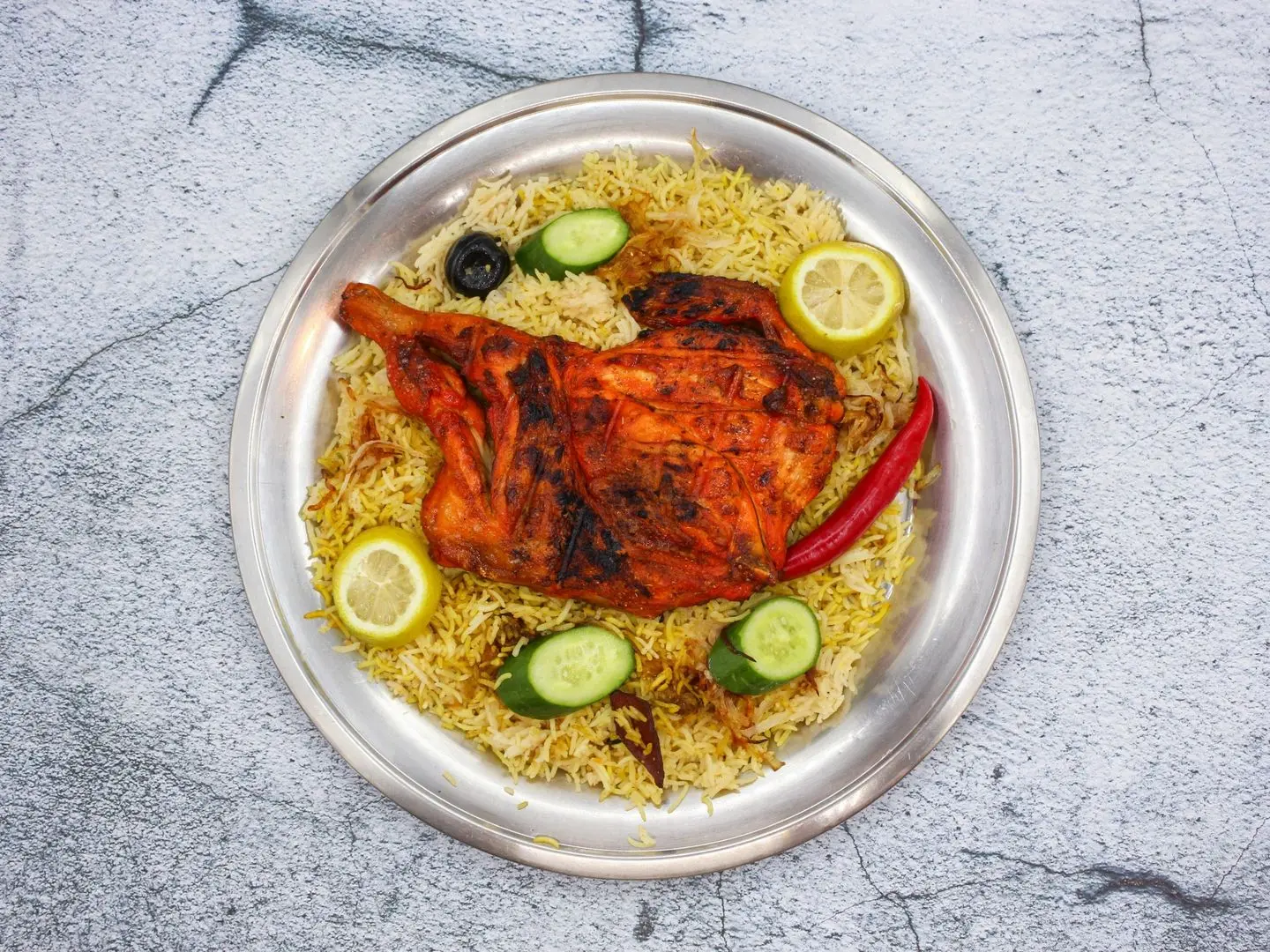 نص دجاجة على الفحم مع الأرز