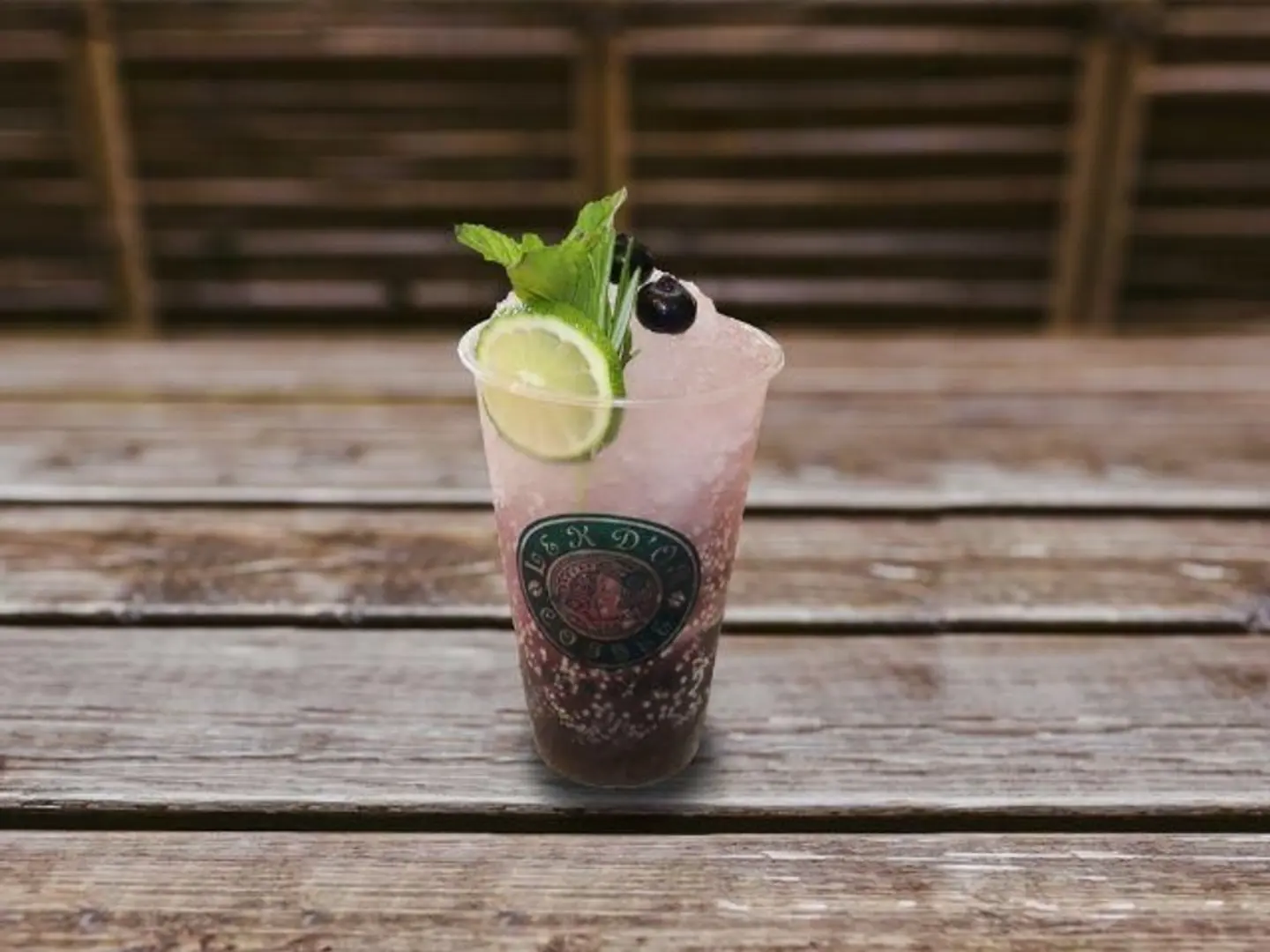 عصير تحطيم التوت