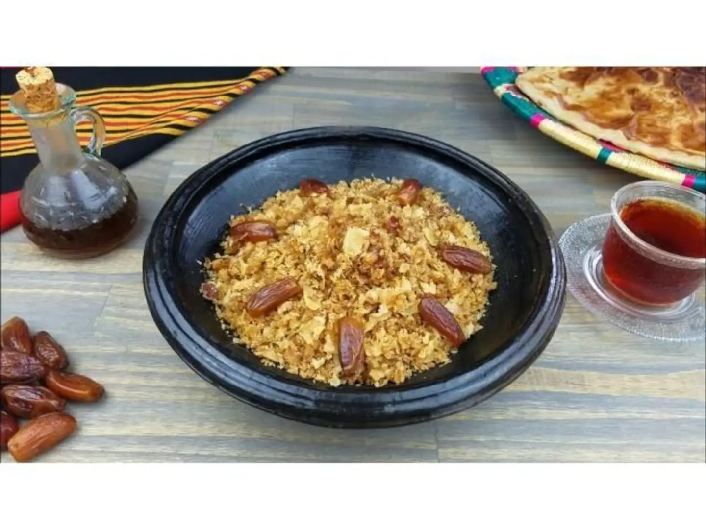 فتة تمر وسمن وعسل