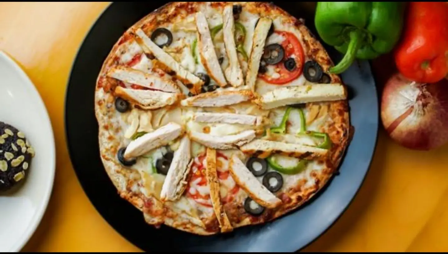 Pizza With Vegetables And Chicken