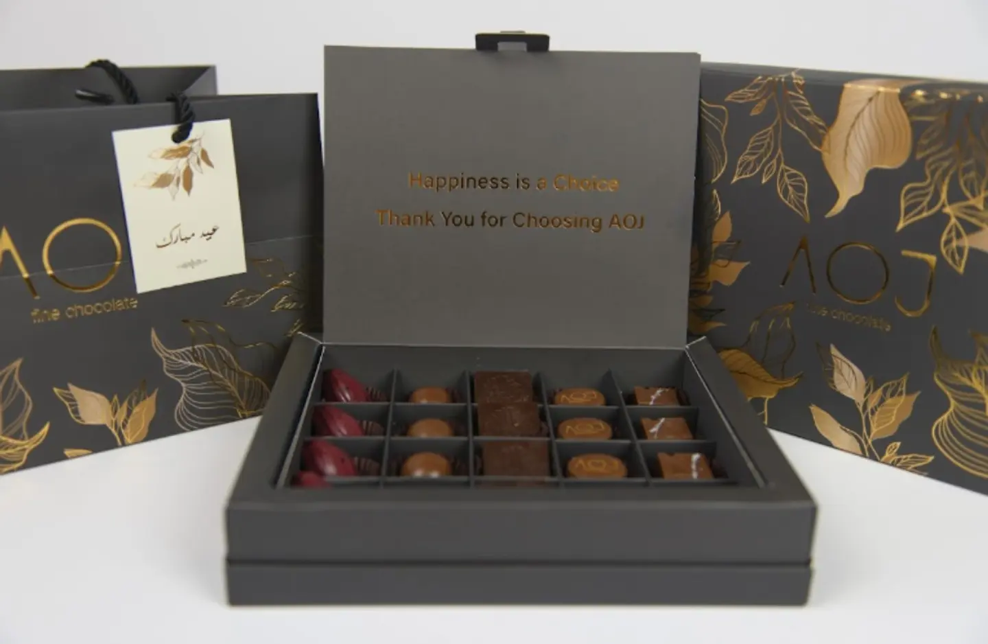 علبة سوداء تحتوي على 20 قطعة شوكولاتة سويسرية