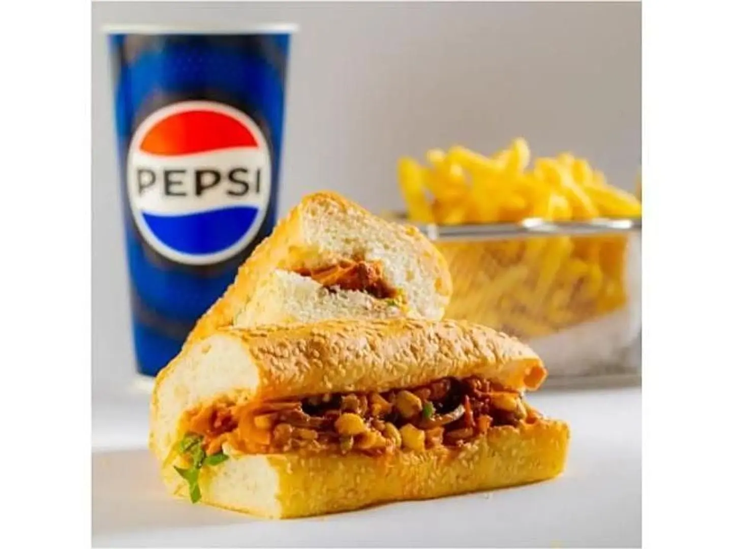 وجبة عربي ميكسيكي مع بيبسي