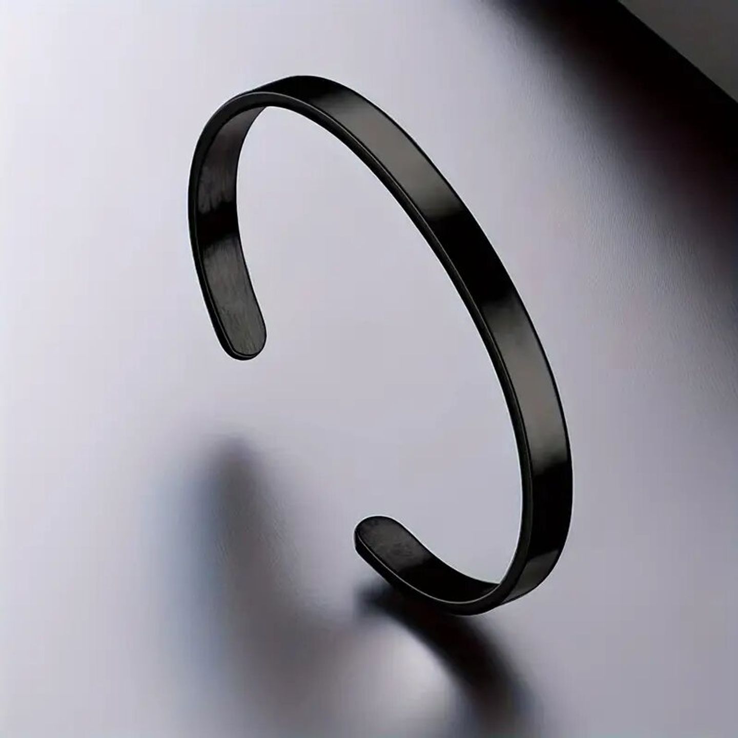 سوار معدني اسود