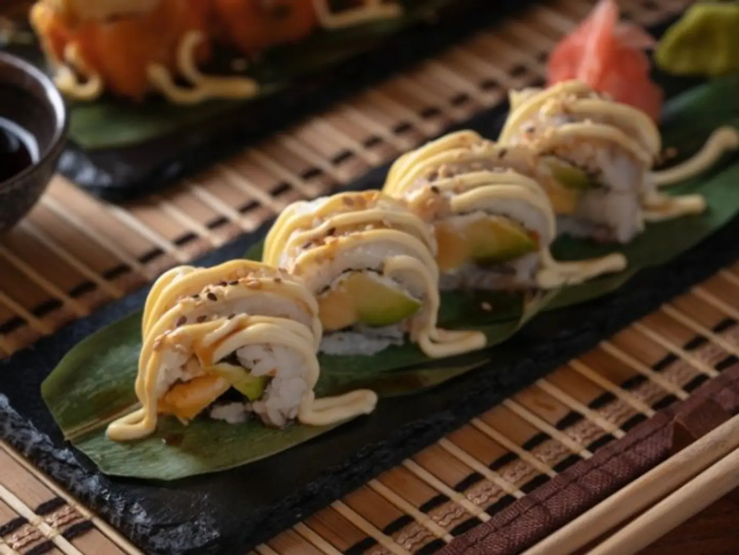 مانجو افوكادو رول