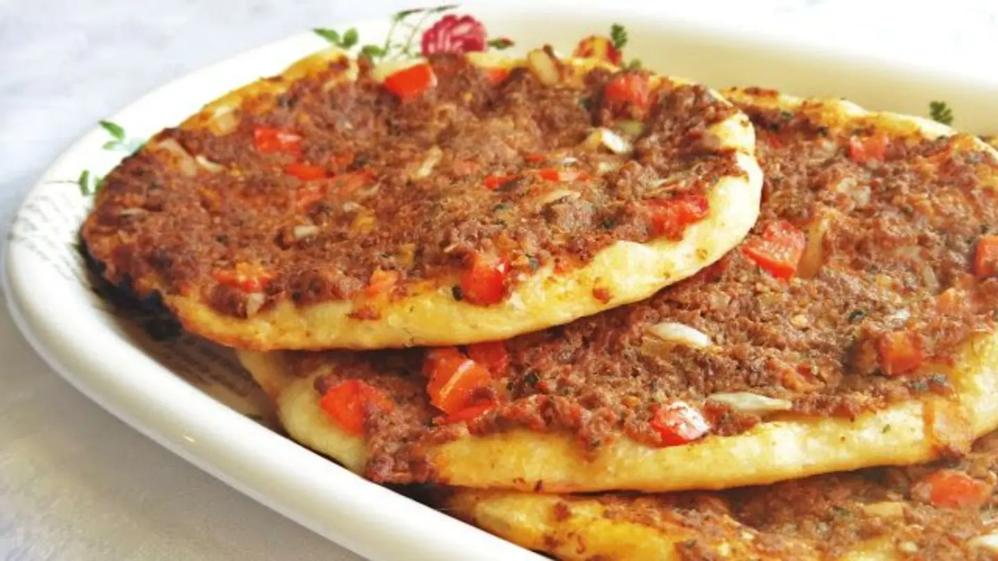 لحم بالعجين