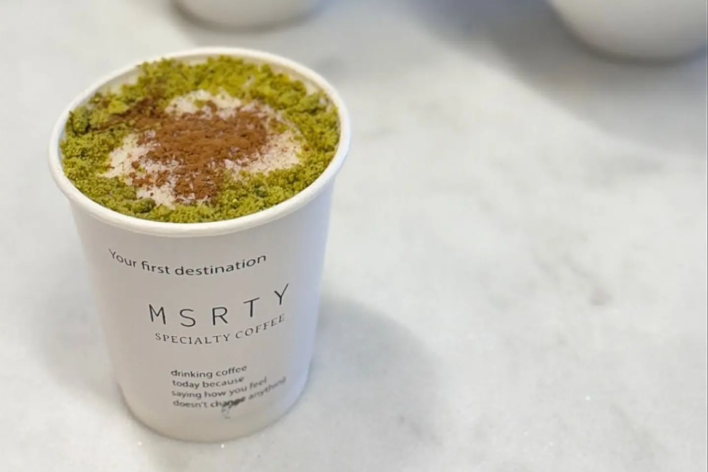 سحلب مع المكسرات