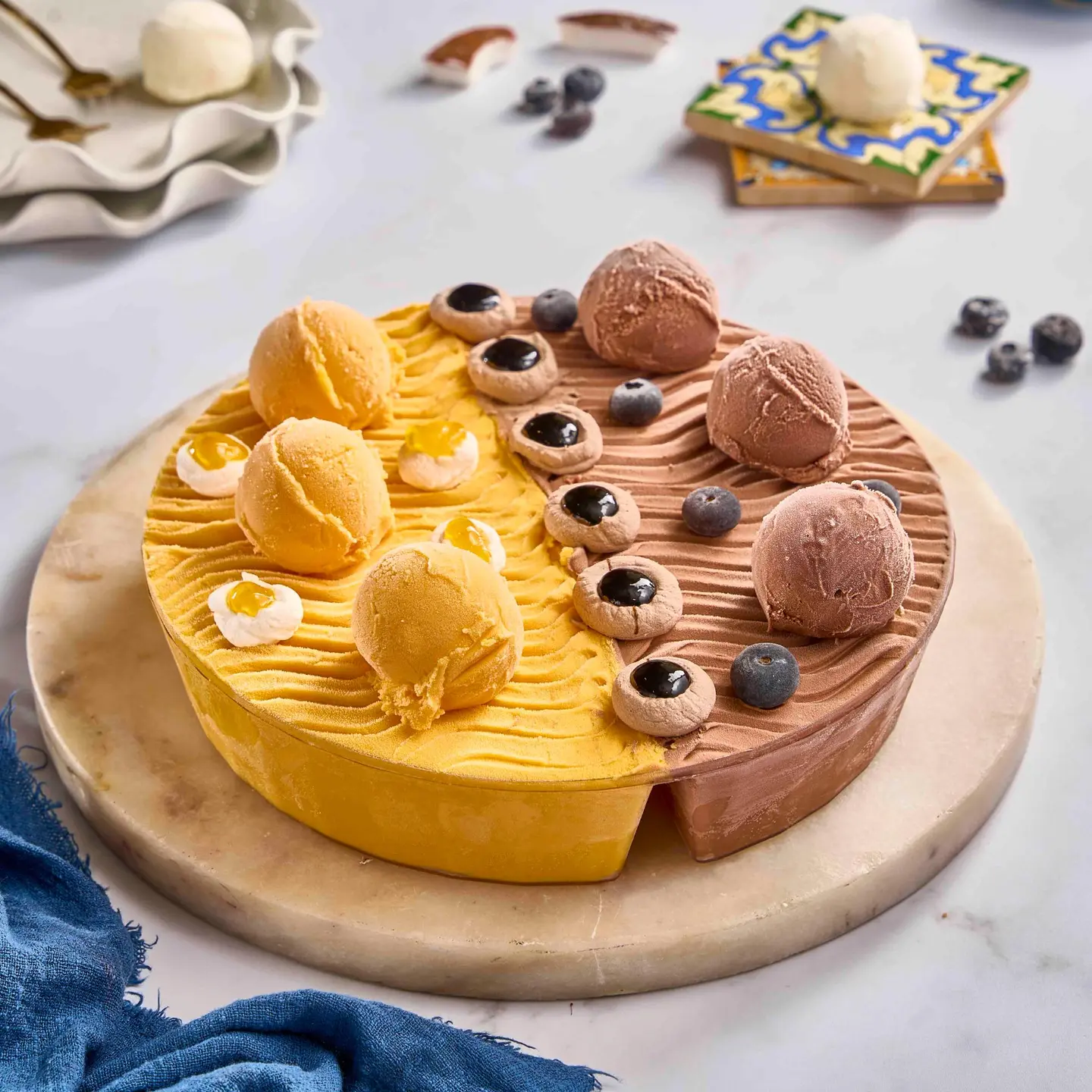 Duetto Torte Of Dark Ice And Mango